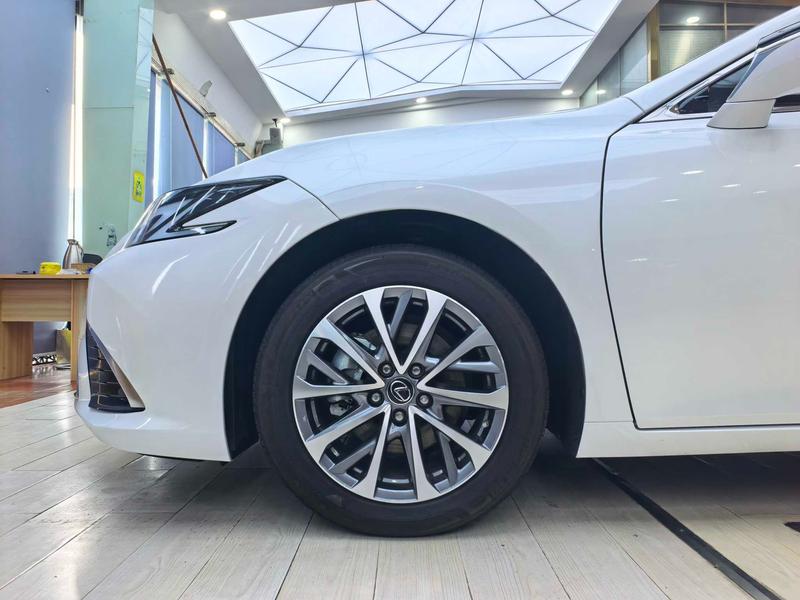 Lexus ES - фото 3