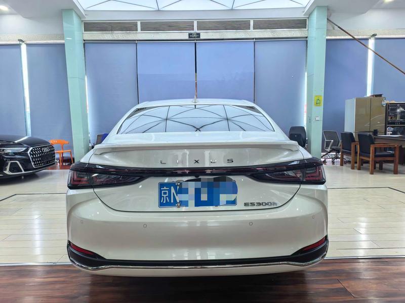 Lexus ES - фото 4