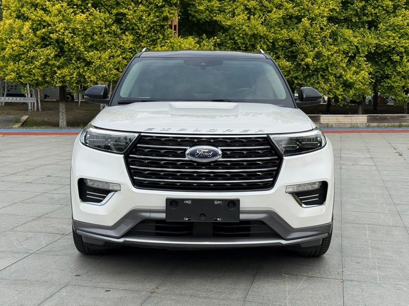 Ford Explorer - фото 1