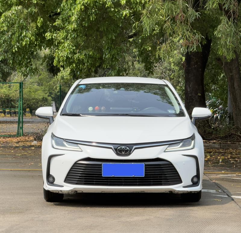 Toyota Corolla - фото 1