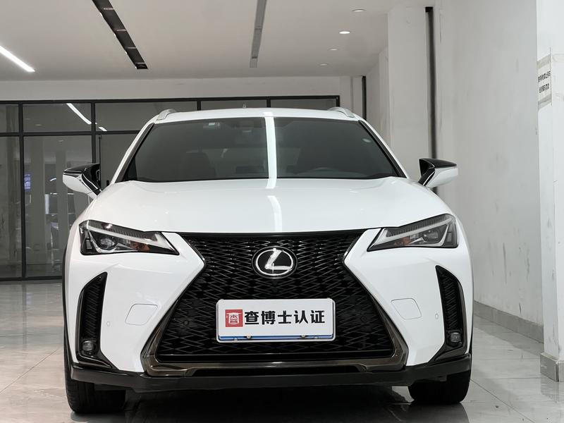 Lexus UX - фото 1