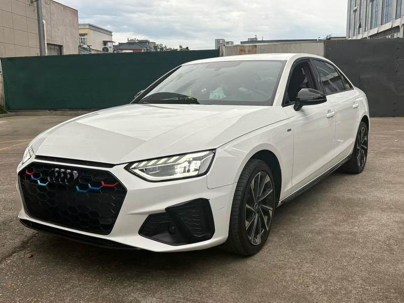 Audi A4L - фото 0