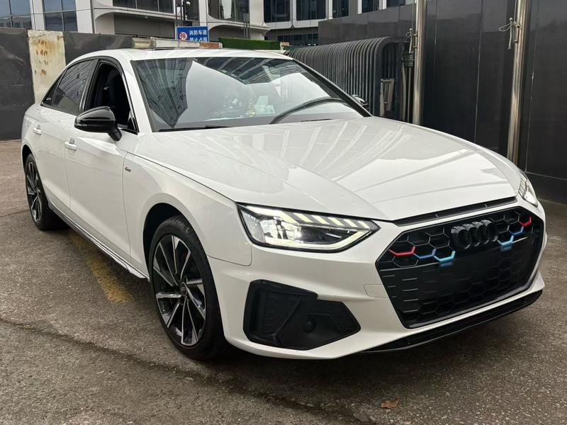 Audi A4L - фото 2