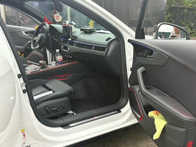 Audi A4L - фото 4