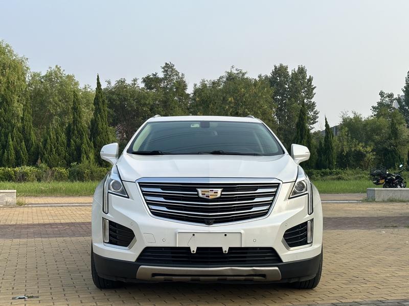 Cadillac XT5 - фото 1