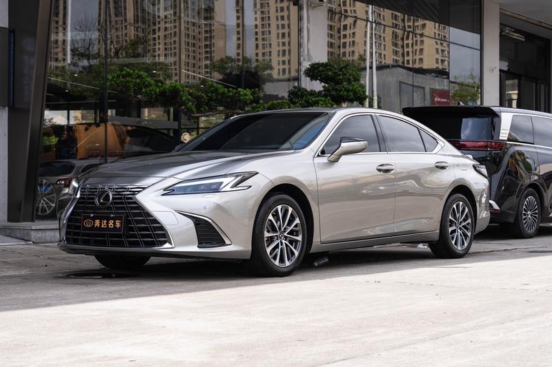 Lexus ES - фото 0