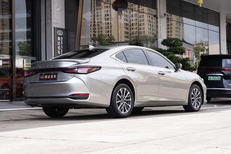 Lexus ES - фото 4
