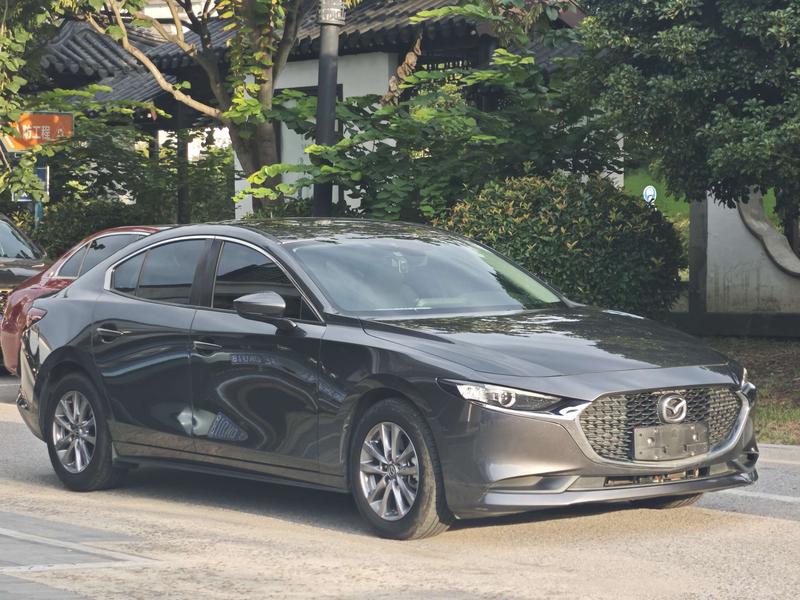 Mazda Mazda3 - фото 2