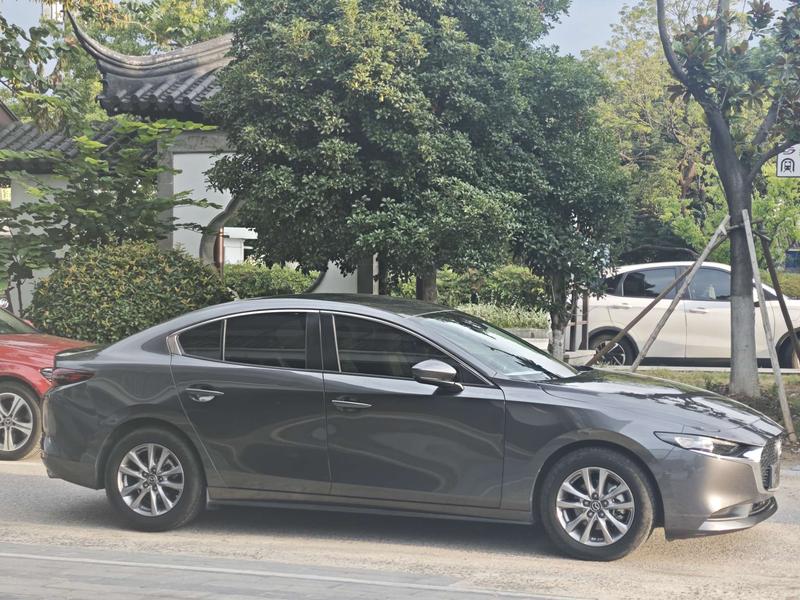 Mazda Mazda3 - фото 4