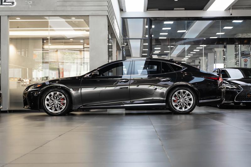 Lexus LS - фото 2