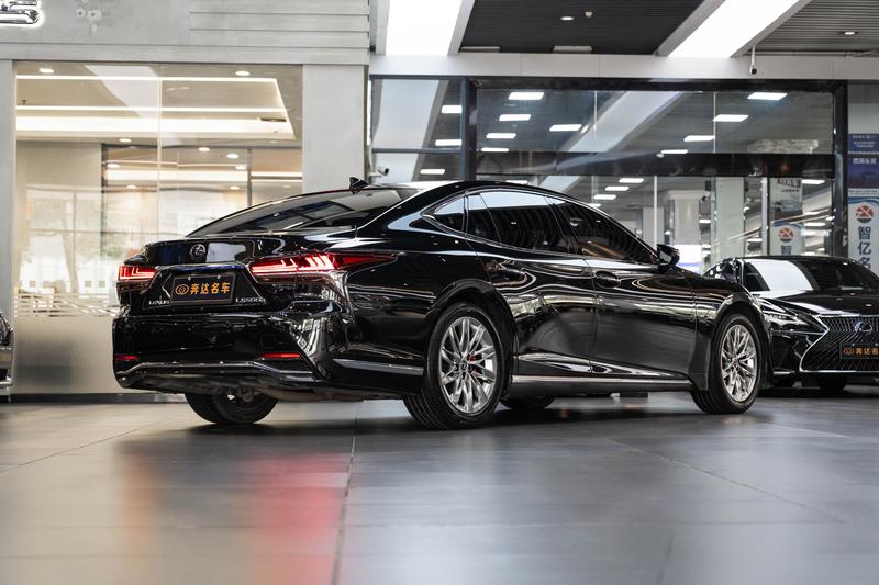 Lexus LS - фото 4