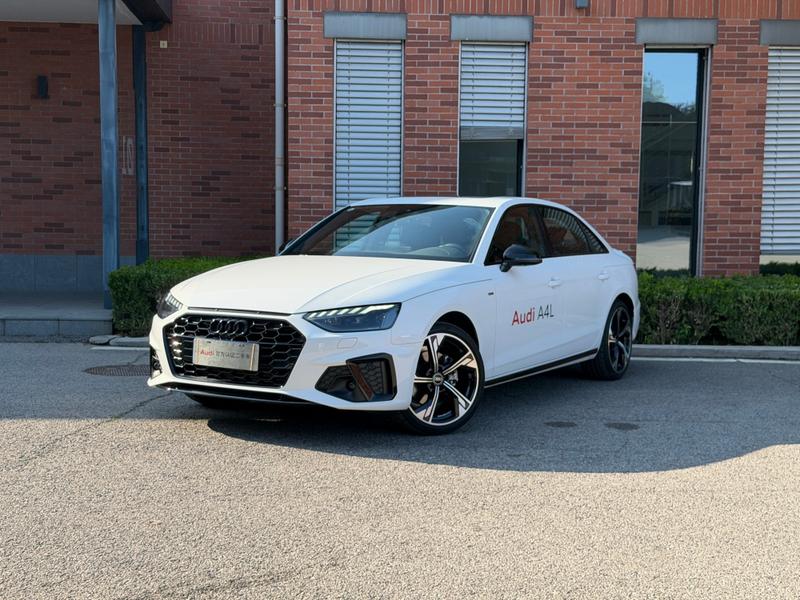 Audi A4L - фото 0