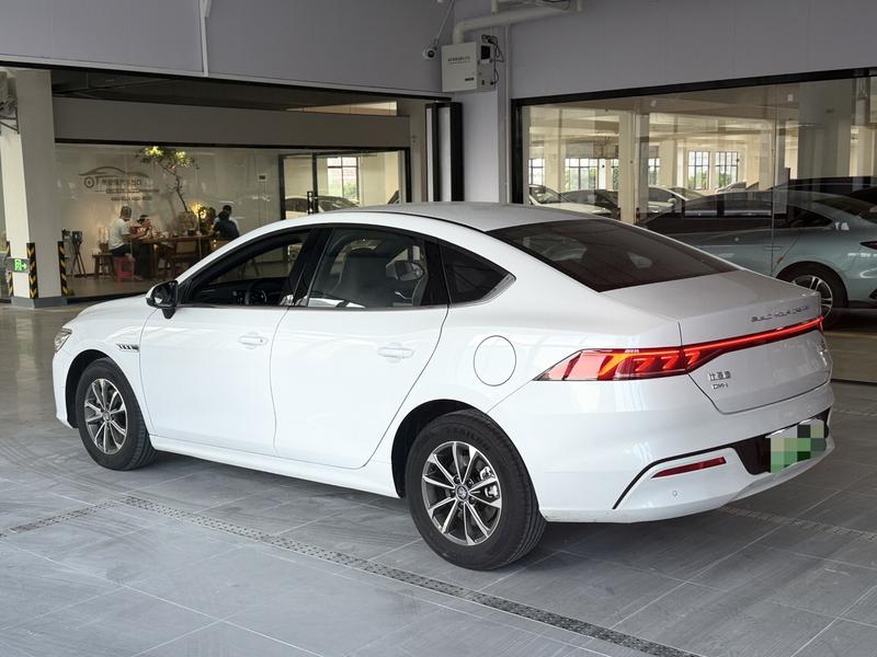 BYD Qin PLUS DM-i - фото 3
