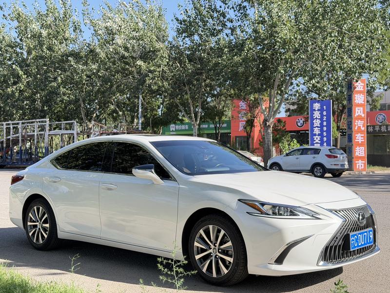 Lexus ES - фото 2