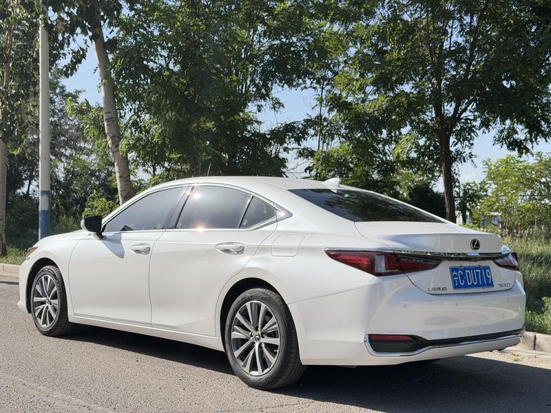 Lexus ES - фото 3