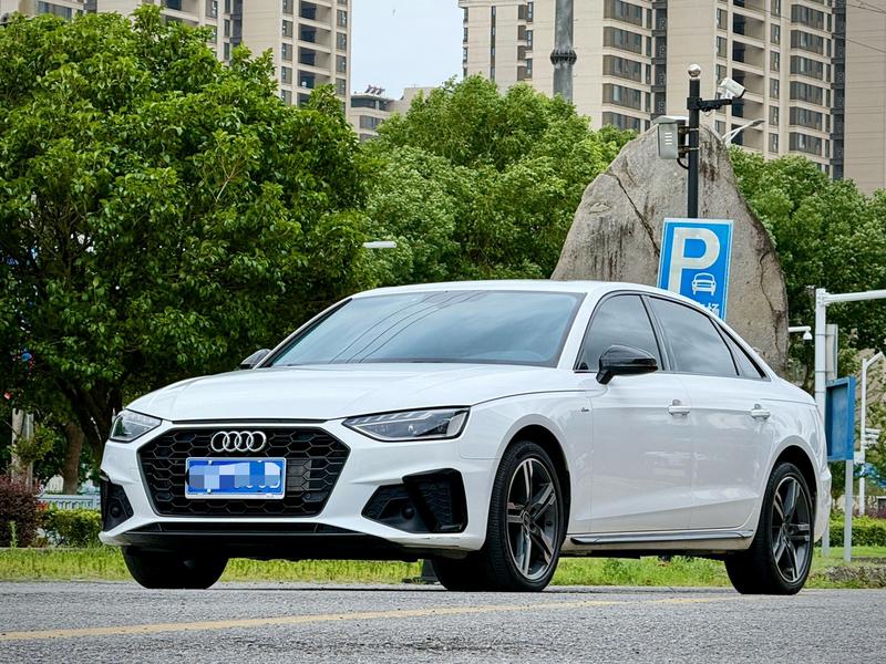 Audi A4L - фото 0
