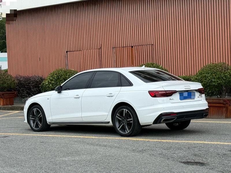 Audi A4L - фото 4