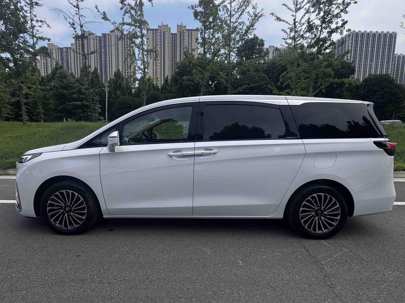 Buick GL8 PHEV - фото 3