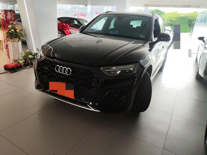 Audi Q5L - фото 0