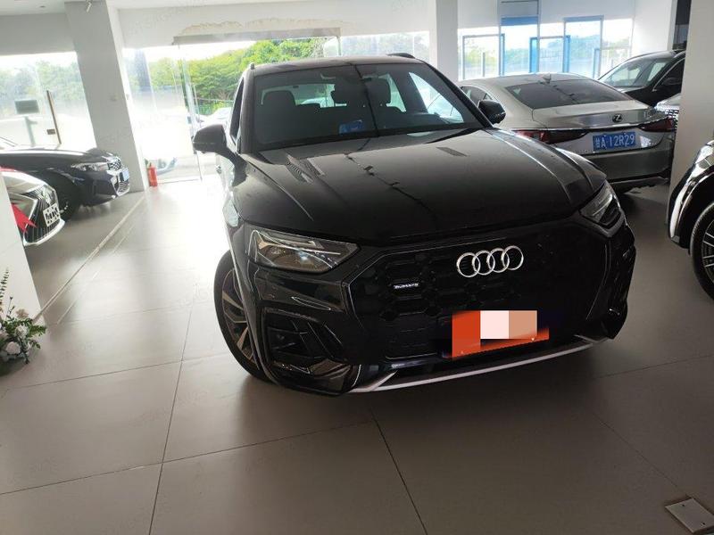 Audi Q5L - фото 1