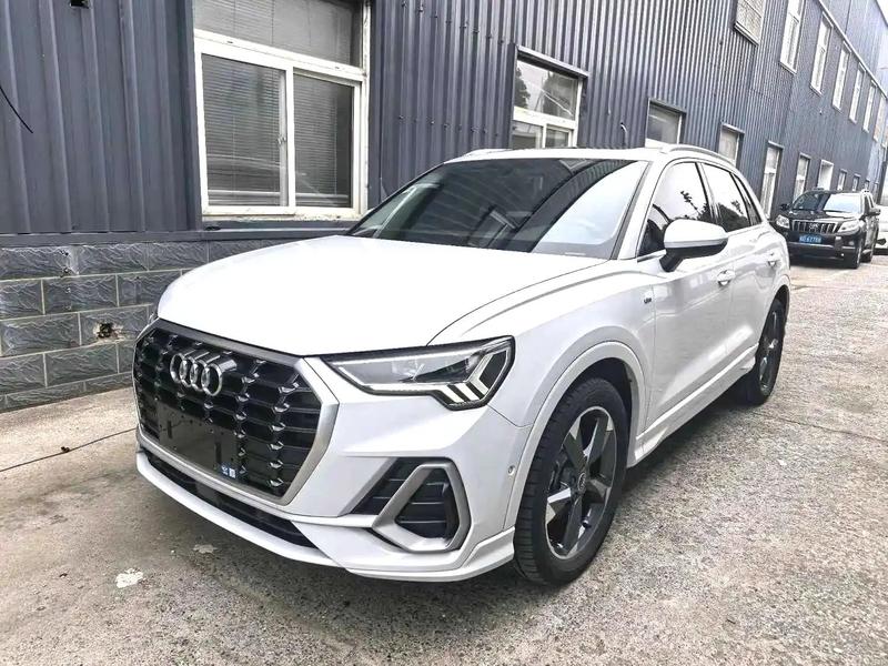 Audi Q3 - фото 0
