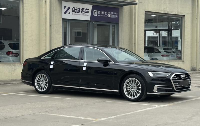 Audi A8 - фото 2