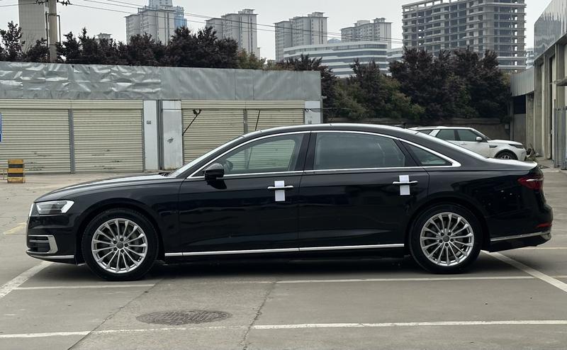 Audi A8 - фото 3