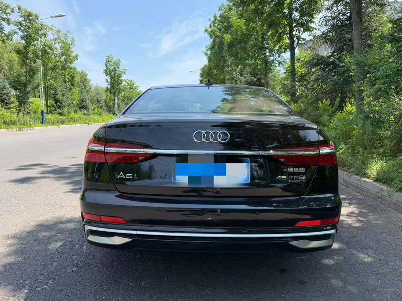 Audi A6L - фото 4