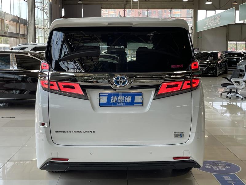 Toyota Vellfire - фото 4
