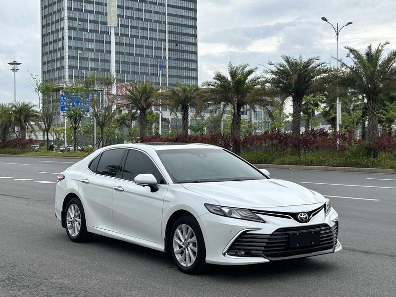 Toyota Camry - фото 2