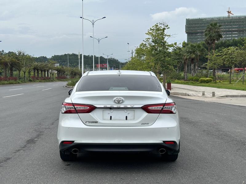 Toyota Camry - фото 4