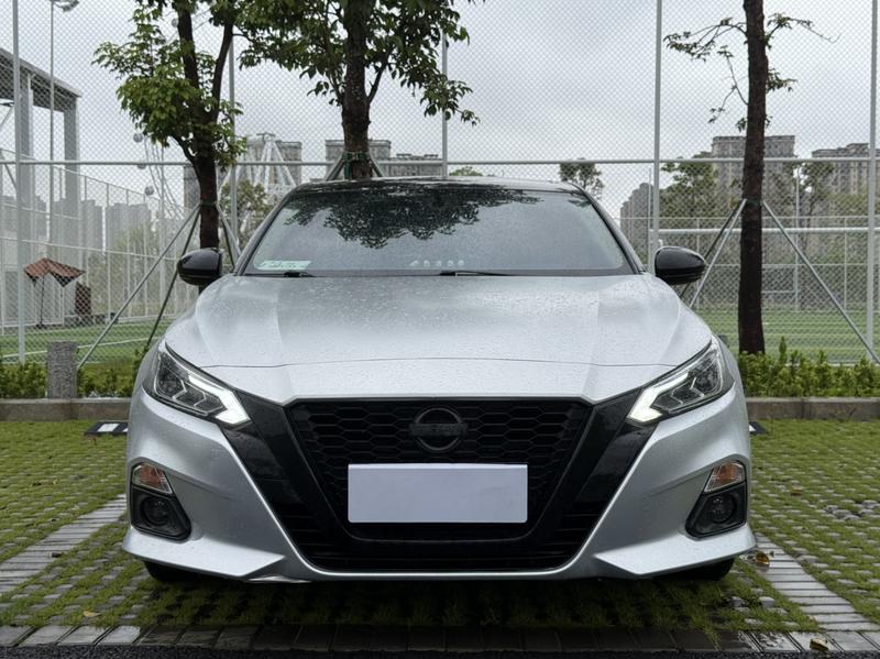 Nissan Teana - фото 1