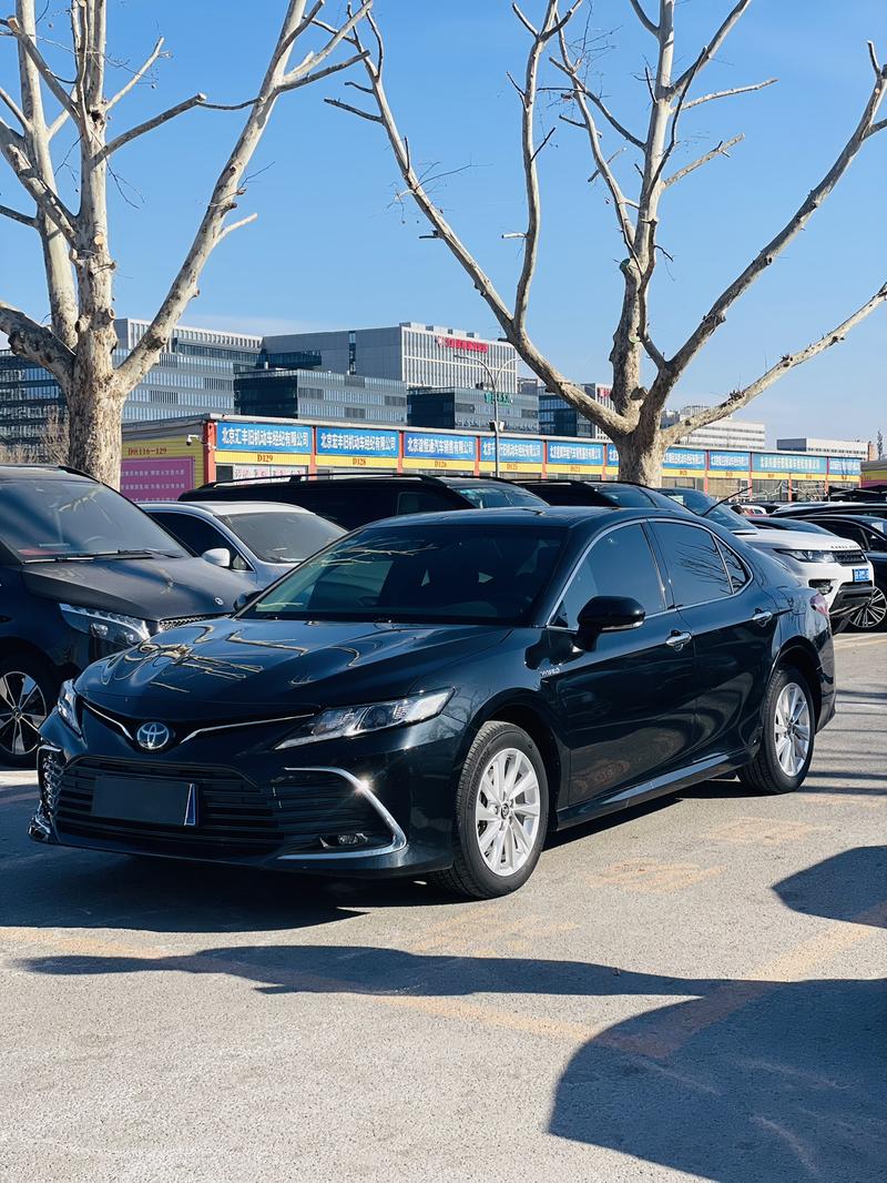 Toyota Camry - фото 0