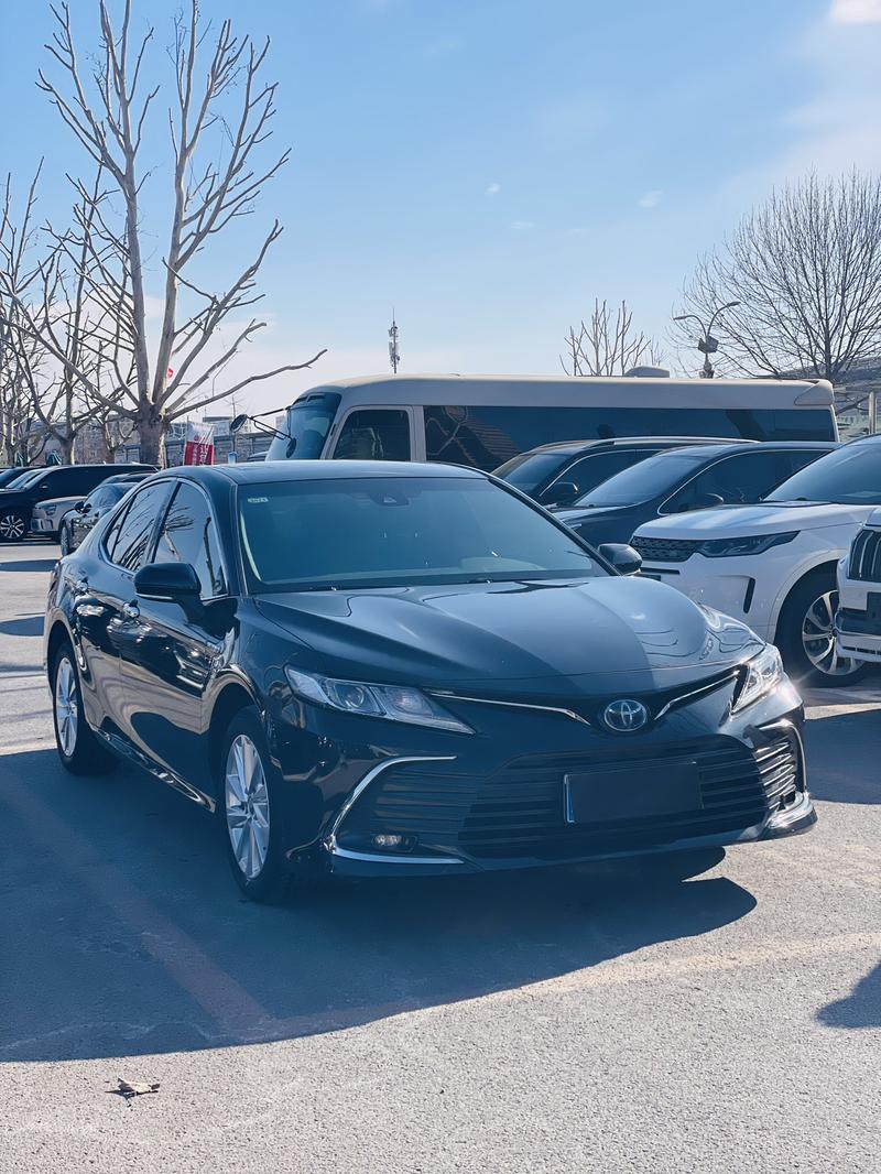Toyota Camry - фото 2