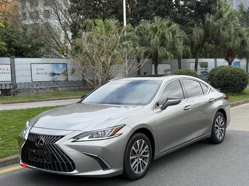 Lexus ES - фото 0