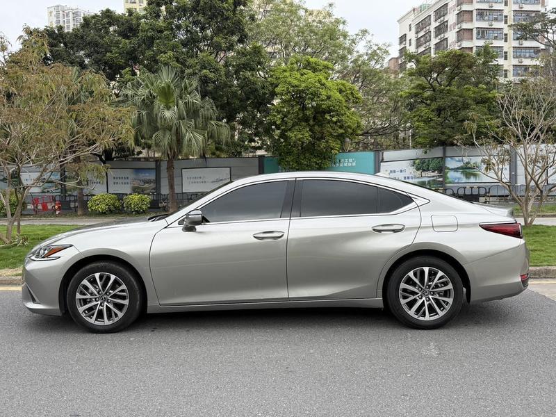 Lexus ES - фото 2