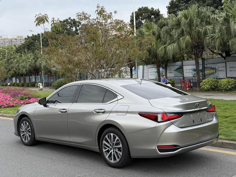 Lexus ES - фото 3