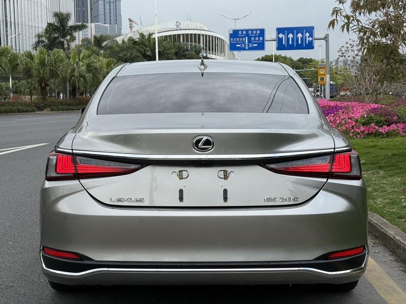 Lexus ES - фото 4