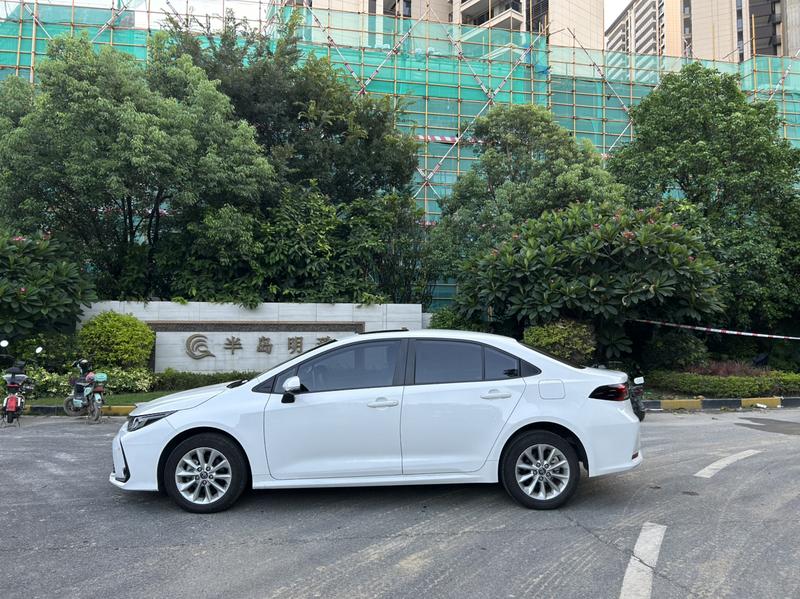 Toyota Corolla - фото 2