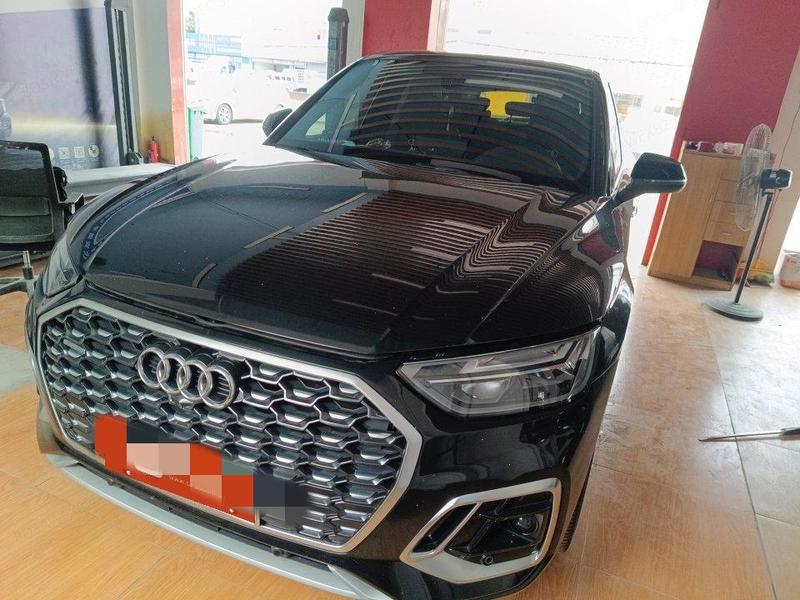 Audi Q5L Sportback - фото 0