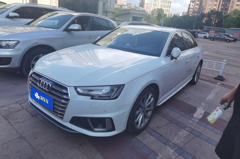 Audi A4L - фото 0