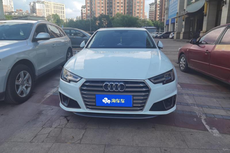 Audi A4L - фото 1