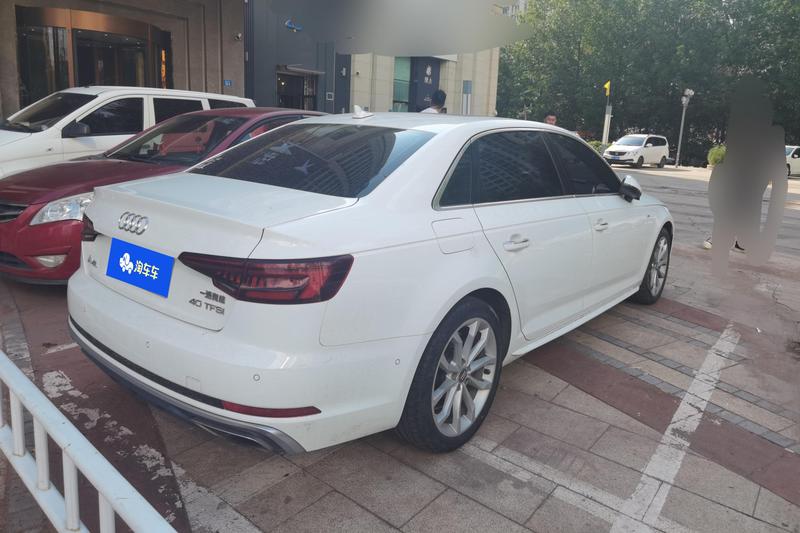 Audi A4L - фото 2