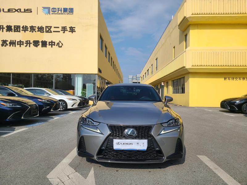 Lexus IS - фото 1