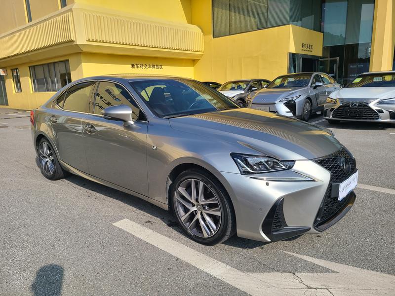Lexus IS - фото 2