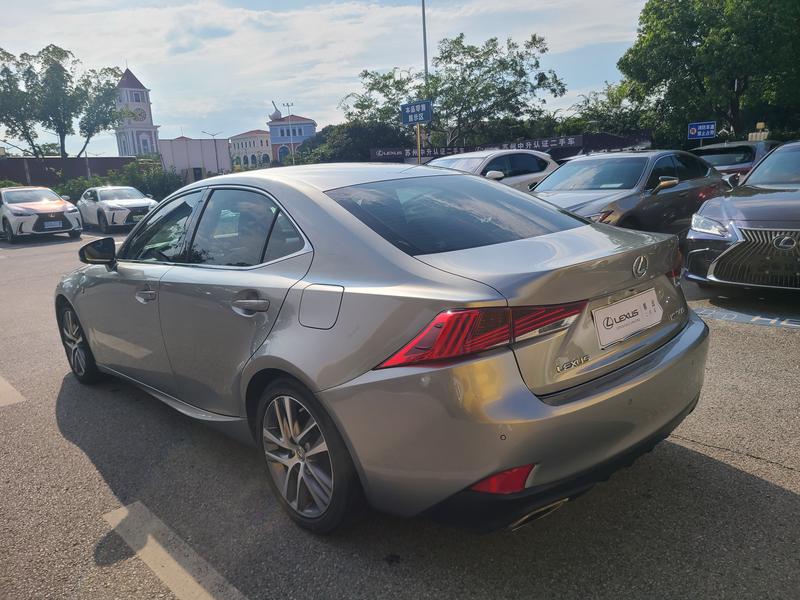 Lexus IS - фото 3