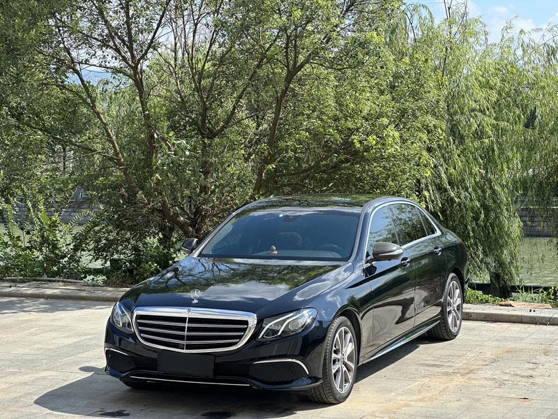 Mercedes-Benz E-Class - фото 0