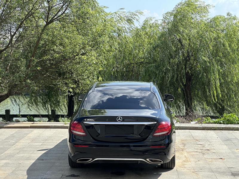 Mercedes-Benz E-Class - фото 2