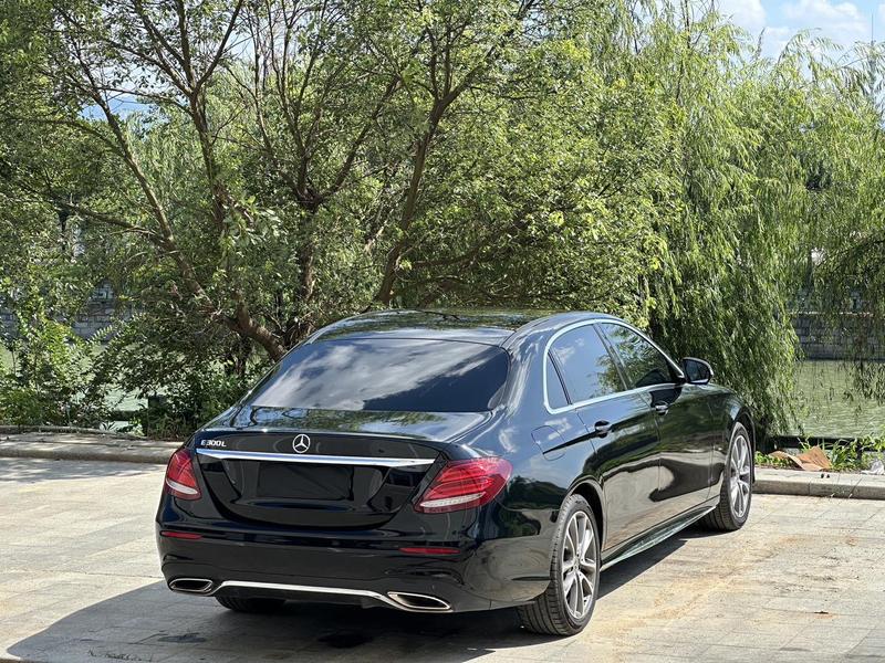 Mercedes-Benz E-Class - фото 3