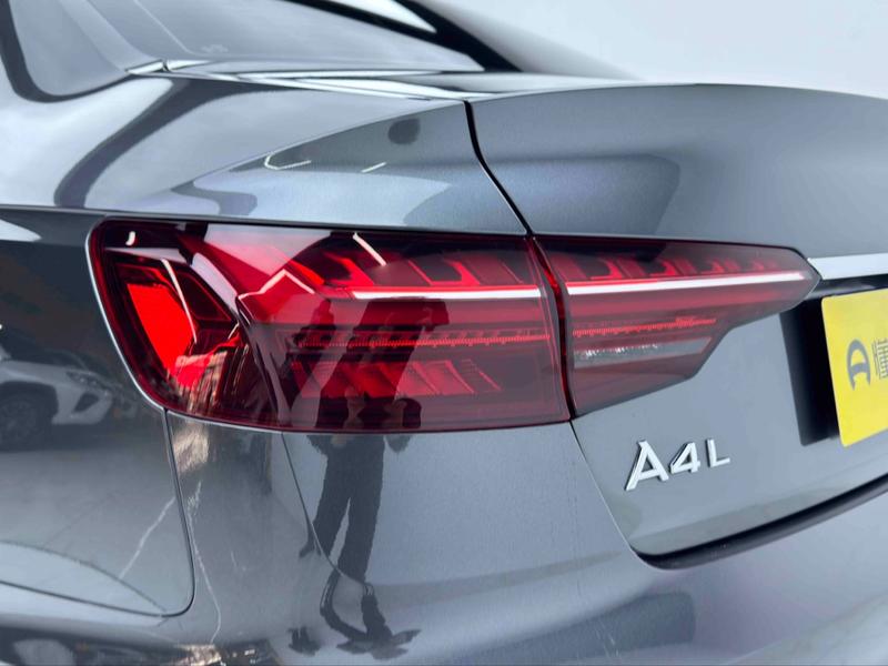 Audi A4L - фото 0